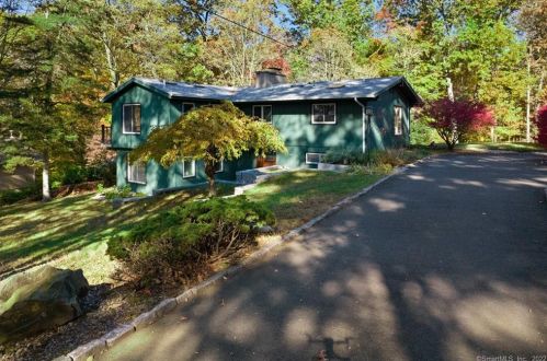 76 Tankwood Rd, Wallingford, CT 06492-1837