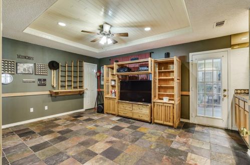 2517 Belmeade Dr, Carrollton TX 75006-2008 exterior