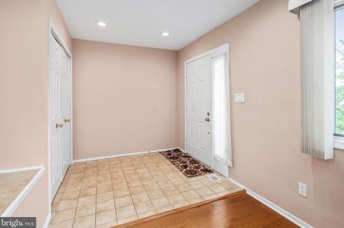 2 Exeter Ct, Princeton NJ  08540-7000 exterior