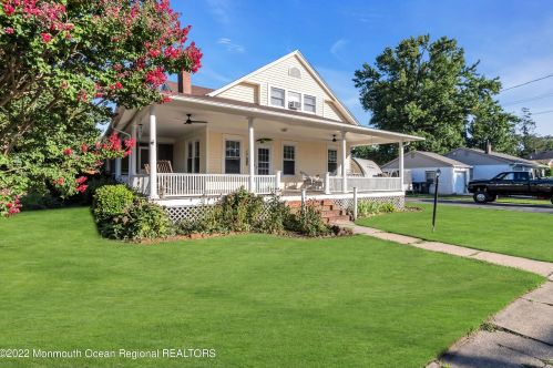 1318 Garven Ave, Tinton Falls, NJ 07712-4604