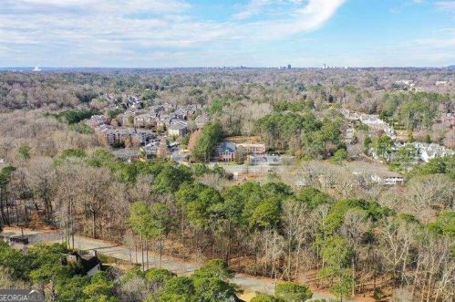 4132 Haverhill Dr, Atlanta GA  30342-3818 exterior