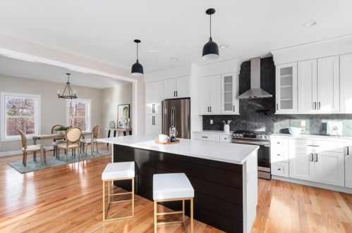 885 Sachem Rd, North Kingstown, RI 02852-2147