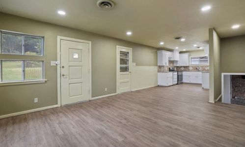 8048 Woodvale Rd, Fort Worth TX  76135-4431 exterior