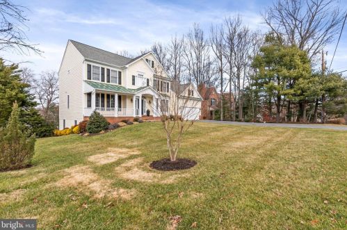 8738 Center Rd, Springfield VA  22152-2223 exterior