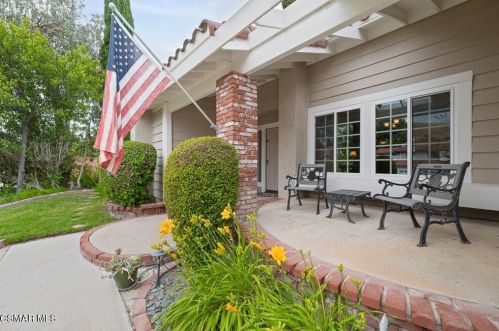 5657 Maricopa Dr, Simi Valley, CA 93063-2048