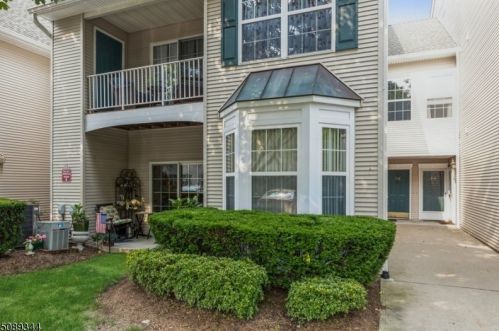 308 Cambridge Dr, Kinnelon, NJ 07405-3235