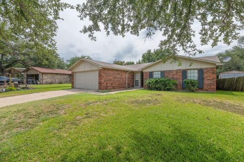 7752 Landmark Ridge St, Fort Worth, TX 76133-7550