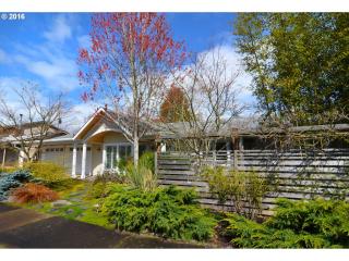 795 37 Ave, Eugene OR  97405-4525 exterior