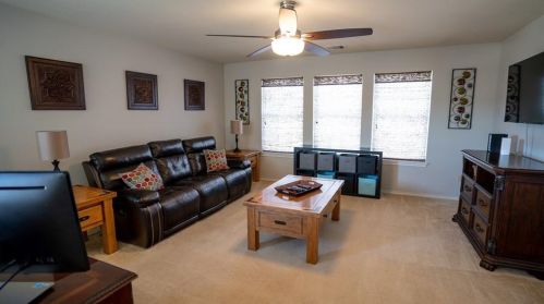 1136 Beechwood Dr, Uhland TX 78640-5718 exterior