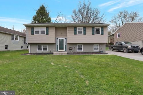 60 Baugher Dr, Hanover PA 17331-4004 exterior