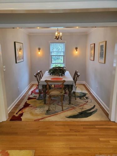 18 Grey Rock Dr, Greenwich CT  06831-4233 exterior