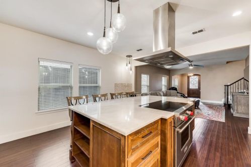 5568 Thunder Bay Dr, Fort Worth TX  76119-8505 exterior