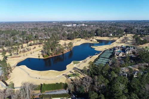100 Brookhaven Dr, Atlanta GA  30319-3003 exterior