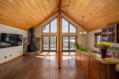 12628 Pinnacle Loop, Truckee CA  96161-6926 exterior