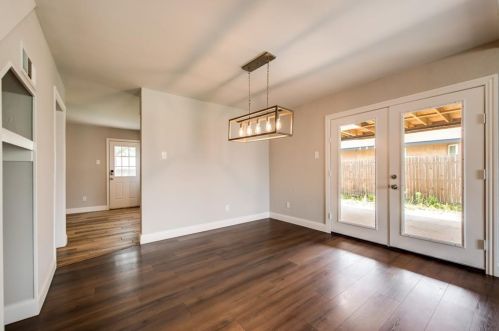 2211 Big Bnd Dr, Carrollton TX 75007-5801 exterior