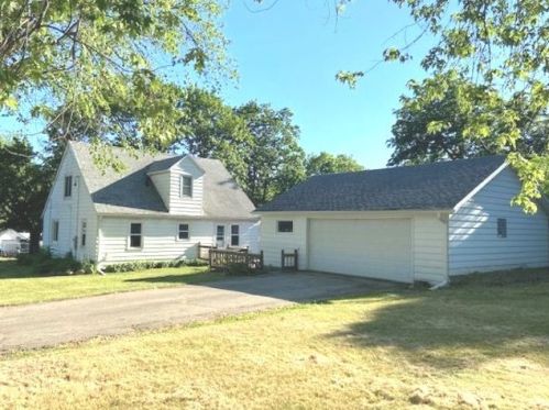 307 Graham St, Nelson, IL 61021-1528