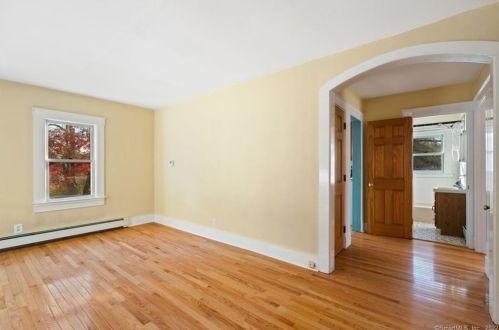 72 Flanders Rd, Niantic CT  06357-1525 exterior