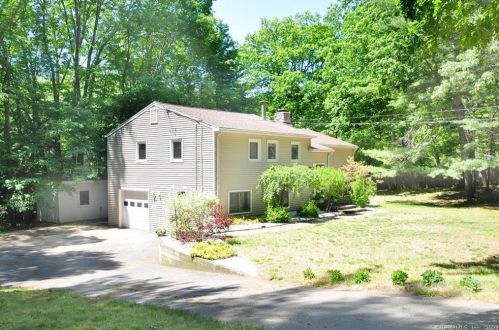 1 Hemlock Rd, Granby, CT 06035-2617