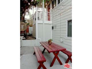 415 Avenue 37, Los Angeles CA  90065-2503 exterior