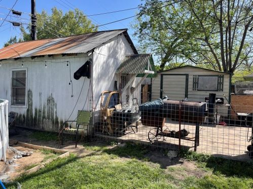 1123 Denfield St, Austin TX  78721-2537 exterior