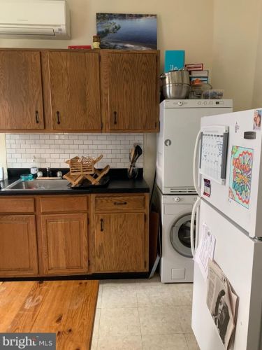 335 4th St, Philadelphia PA  19106-1102 exterior