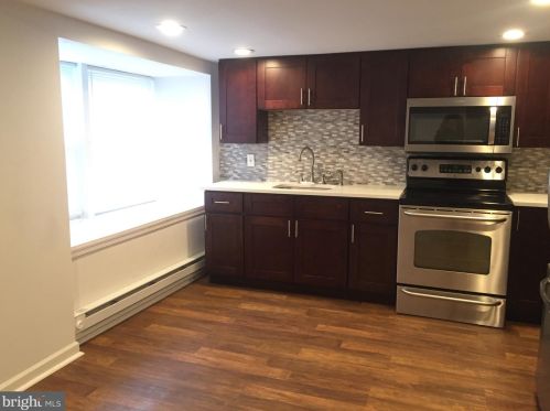 4960 9th St, Philadelphia, PA 19141-3926