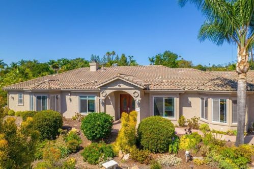 2021 Pleasant Heights Dr, Vista CA  92084-2844 exterior