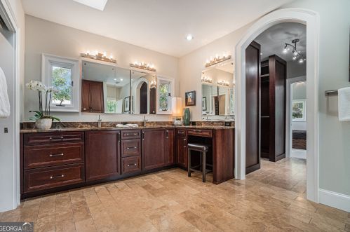 887 Berkshire Rd, Atlanta GA  30324-4929 exterior