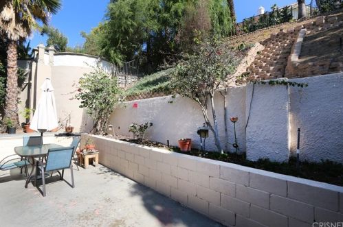 341 Cumberland Rd, Glendale CA  91202-1256 exterior