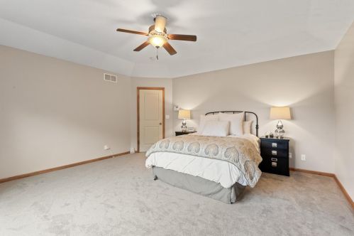 2332 Fieldstone Curv, Saint Paul MN  55129-6218 exterior