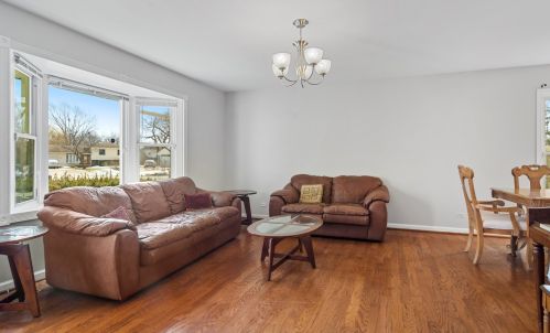 1006 Apple Tree Ct, Palatine, IL 60067-3470