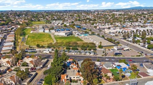 391 Melrose Dr, Vista CA  92083-4835 exterior