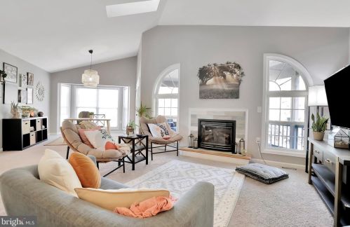 42 Connie Ave, Harpers Ferry, WV 25425-5325