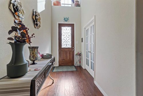 1036 Chickasaw Dr, Carrollton TX  75010-1114 exterior