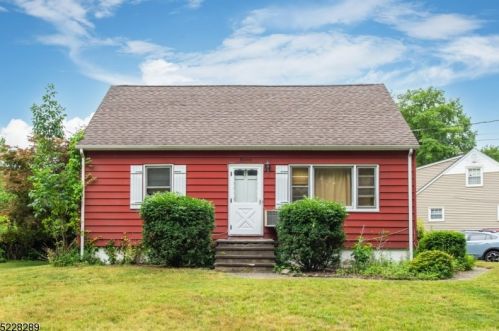 18 Sally St, Bloomingdale, NJ 07403-1306