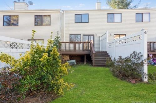 70 Spice Hill Dr, Wallingford, CT 06492-4330
