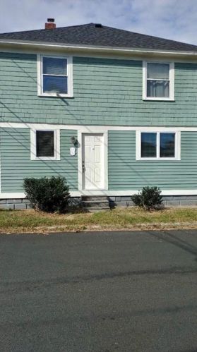 43 Ash St, Warwick, RI 02888-3207