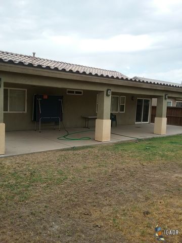 1425 Meadow Dr, Calexico, CA 92231-4337