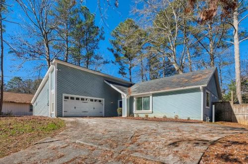 638 Post Road Dr, Stone Mountain, GA 30088-2227