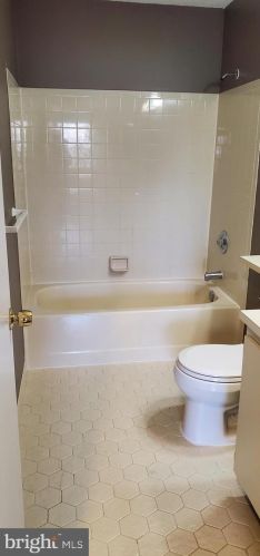 78 Willow Ct, Trenton NJ  08619-4625 exterior