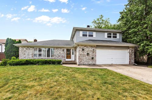 1521 Russell Ct, Arlington Hts, IL 60005-3442
