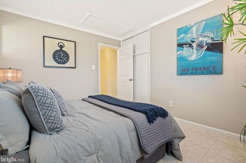 8017 Ellet Rd, Springfield VA  22151-1921 exterior