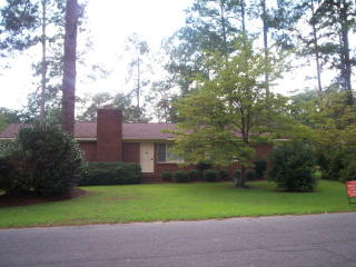 44 Pine St, Baxley, GA 31513-0941