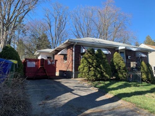 90 Seymour St, Waterbury, CT 06708-3732