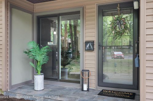 29 Manchester Ct, Tinton Falls NJ 07701-5490 exterior