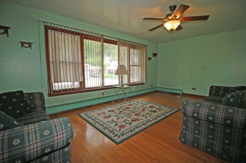 861 Heritage Dr, Addison, IL 60101-3165
