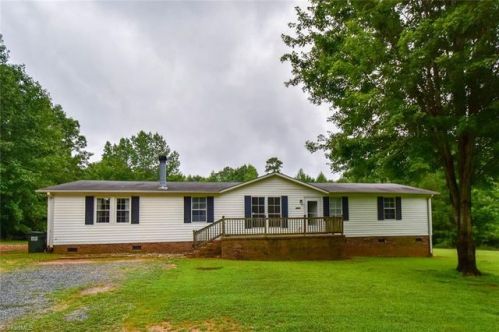 2632 Westgate Rd, Asheboro, NC 27205-8065