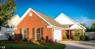 102 Montrose Ln, Lithonia, GA 31028-8552
