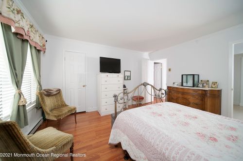 62 Manchester Ct, Tinton Falls NJ  07701-5496 exterior