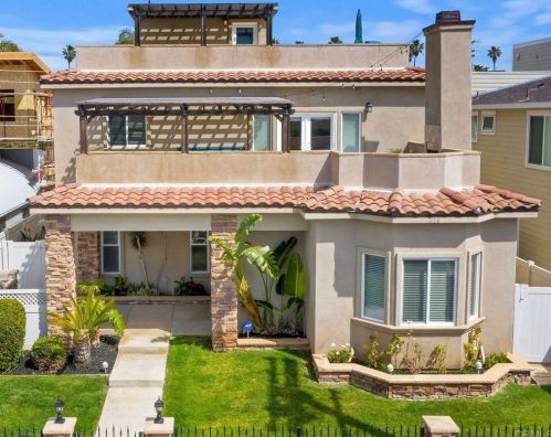 610 Cleveland St, Oceanside, CA 92054-4126